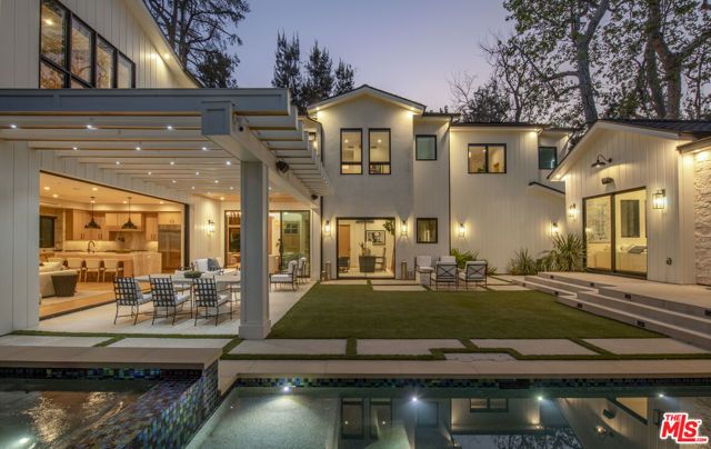 196 S Greenfield Avenue, Los Angeles, CA 90049