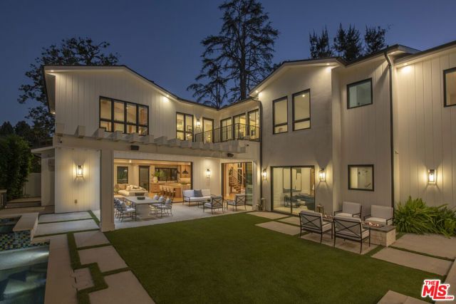 196 S Greenfield Avenue, Los Angeles, CA 90049