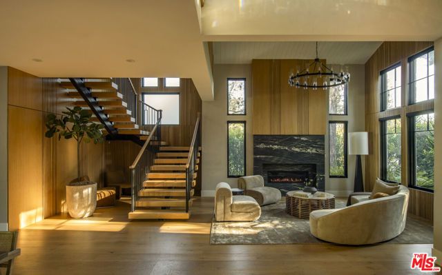 196 S Greenfield Avenue, Los Angeles, CA 90049