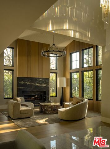 196 S Greenfield Avenue, Los Angeles, CA 90049