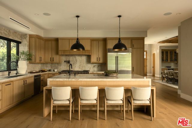 196 S Greenfield Avenue, Los Angeles, CA 90049