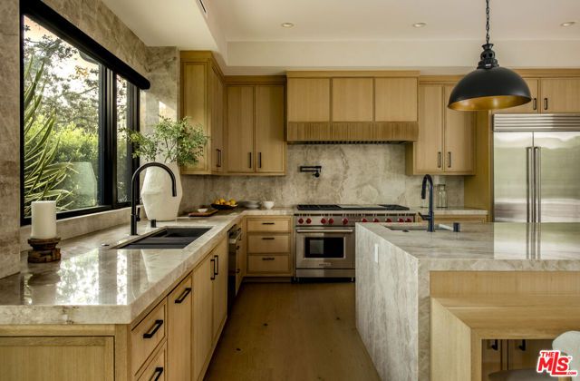 196 S Greenfield Avenue, Los Angeles, CA 90049