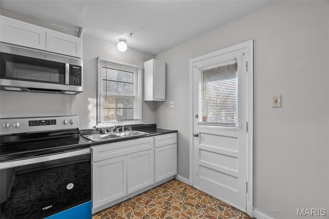 10175 Cloverdale Drive, St Louis, MO 63136