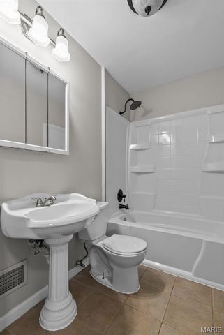 10175 Cloverdale Drive, St Louis, MO 63136