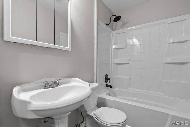 10175 Cloverdale Drive, St Louis, MO 63136