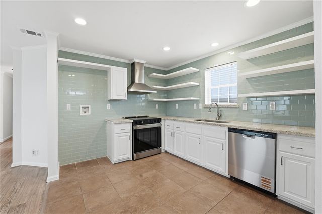 1972 Avenue D, Crystal Beach, TX 77650