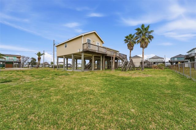 1972 Avenue D, Crystal Beach, TX 77650