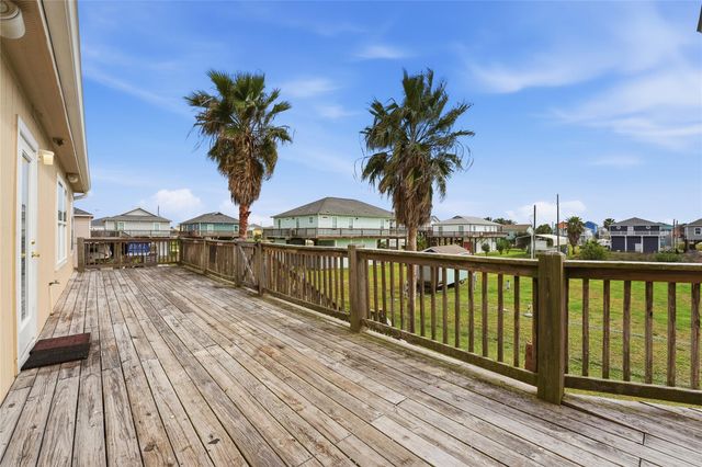 1972 Avenue D, Crystal Beach, TX 77650