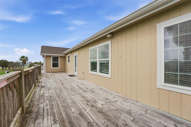 1972 Avenue D, Crystal Beach, TX 77650