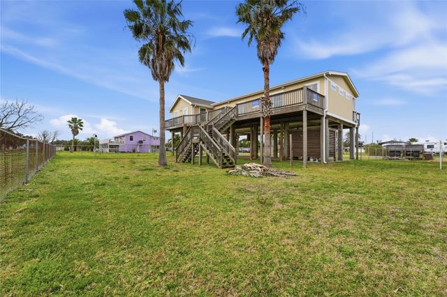 1972 Avenue D, Crystal Beach, TX 77650