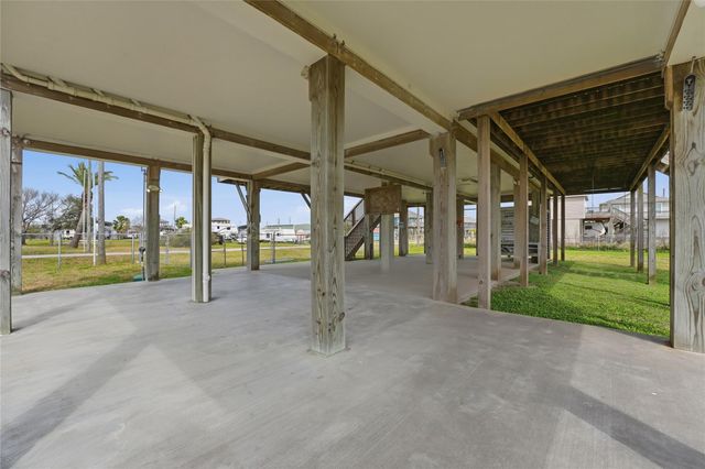 1972 Avenue D, Crystal Beach, TX 77650