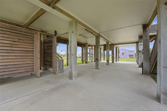 1972 Avenue D, Crystal Beach, TX 77650