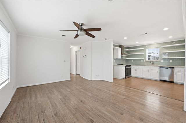 1972 Avenue D, Crystal Beach, TX 77650