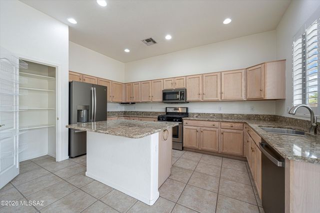 7472 W Cosmic Sky Drive, Tucson, AZ 85743