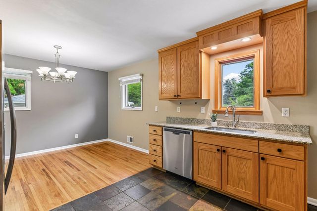 15725 2nd Avenue N, Plymouth, MN 55447