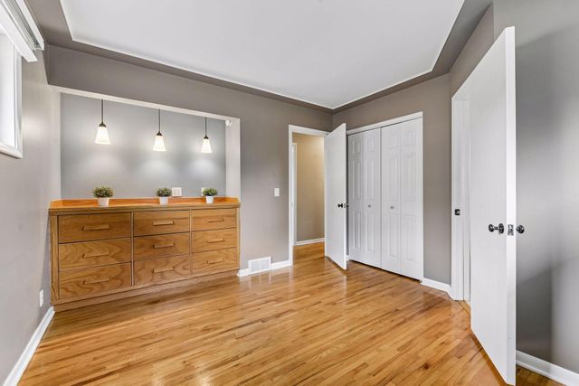 15725 2nd Avenue N, Plymouth, MN 55447