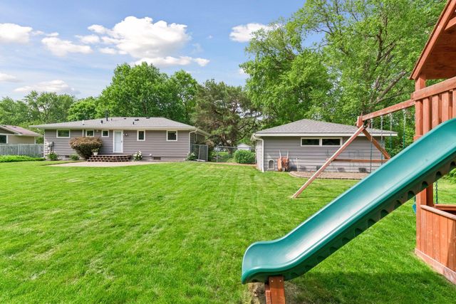 15725 2nd Avenue N, Plymouth, MN 55447