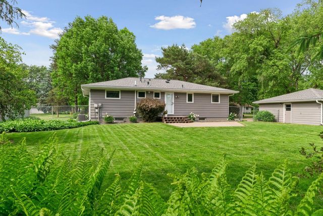 15725 2nd Avenue N, Plymouth, MN 55447