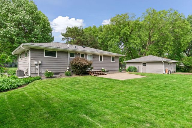 15725 2nd Avenue N, Plymouth, MN 55447