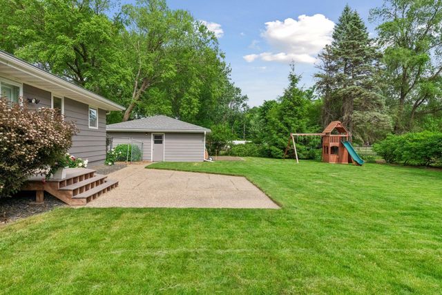 15725 2nd Avenue N, Plymouth, MN 55447