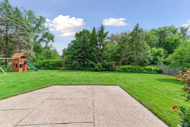 15725 2nd Avenue N, Plymouth, MN 55447