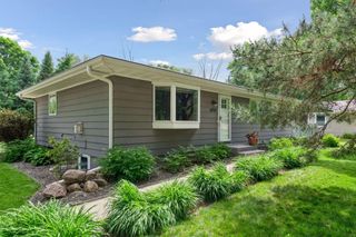 15725 2nd Avenue N, Plymouth, MN 55447