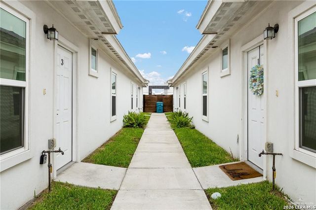 907 W Carmel Avenue, Pharr, TX 78577