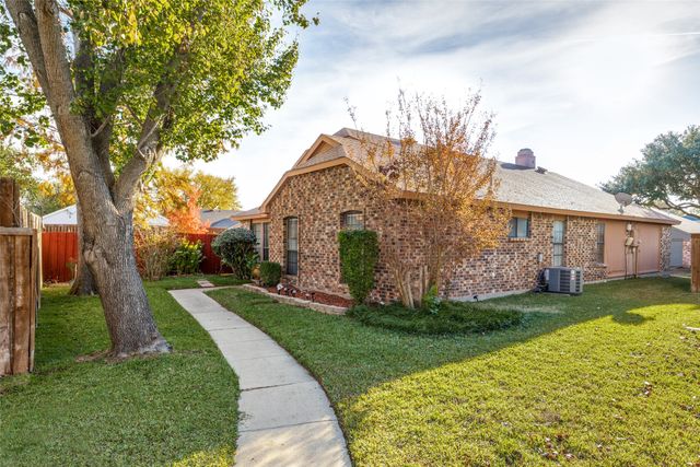 2709 Deer Creek Court, Garland, TX 75040