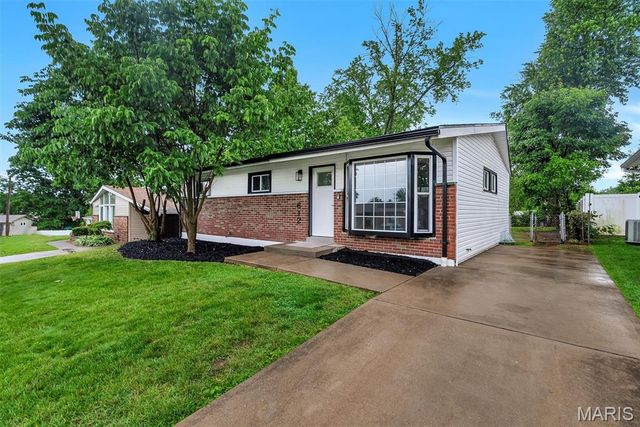 612 Sessions Avenue, Crestwood, MO 63126
