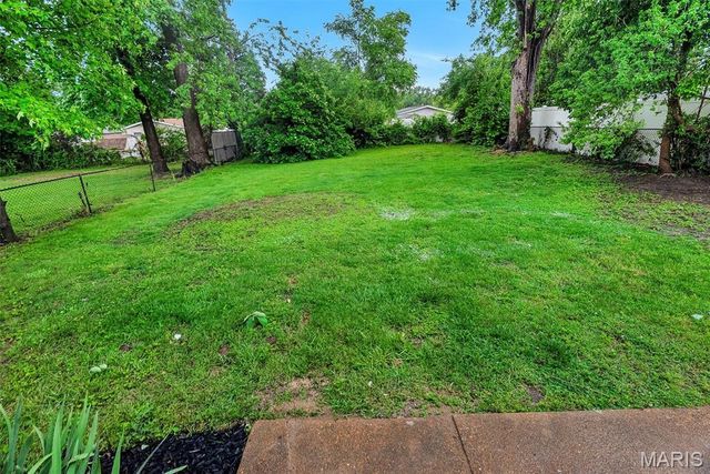 612 Sessions Avenue, Crestwood, MO 63126
