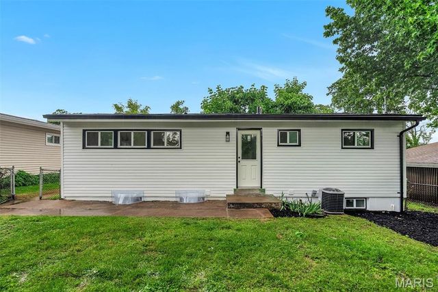 612 Sessions Avenue, Crestwood, MO 63126