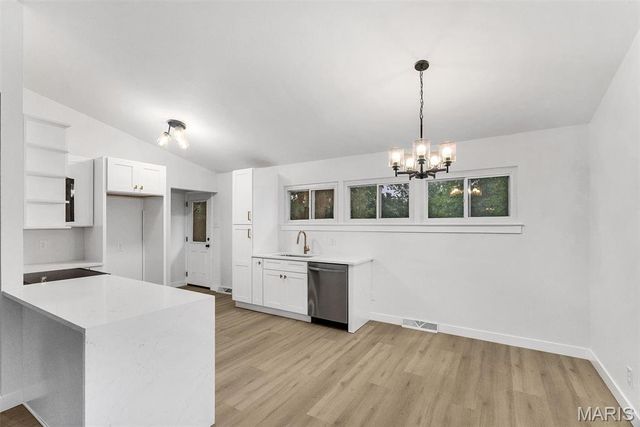 612 Sessions Avenue, Crestwood, MO 63126