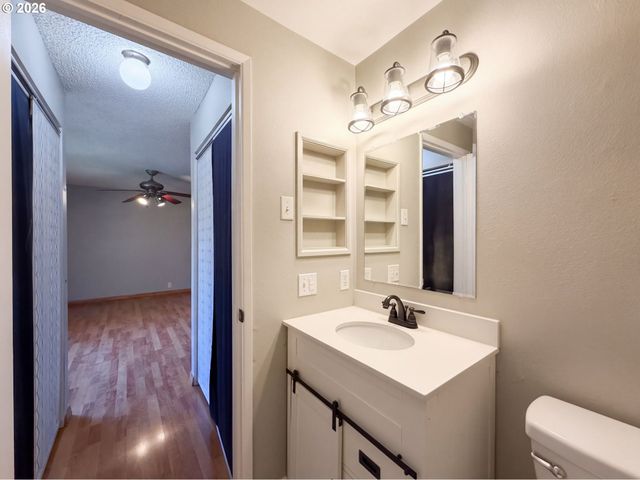 11776 Sw BOONES BEND Dr, Beaverton, OR 97008