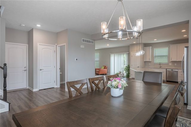 225 Pointe Oakwood Way, Oakwood, OH 45409