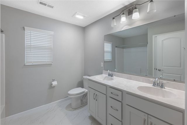225 Pointe Oakwood Way, Oakwood, OH 45409
