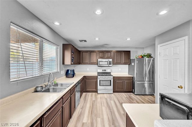3966 Shimmering Plains Street, Las Vegas, NV 89129