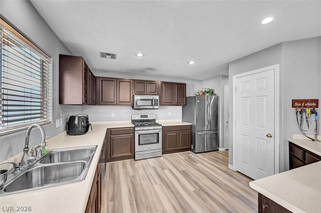 3966 Shimmering Plains Street, Las Vegas, NV 89129