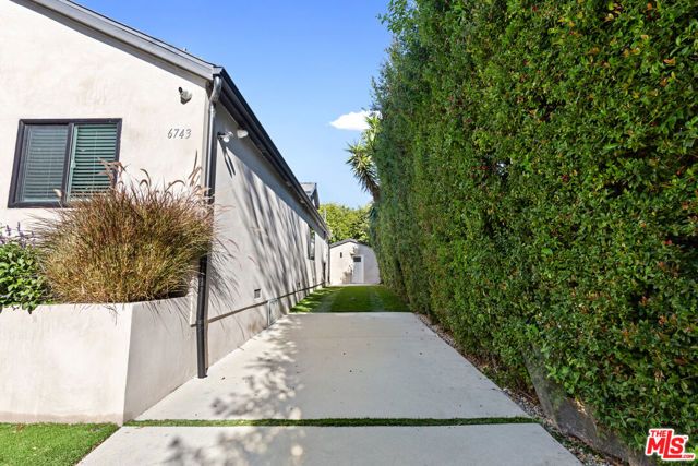 6743 Colgate Avenue, Los Angeles, CA 90048
