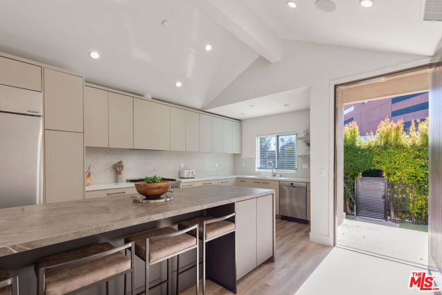 6743 Colgate Avenue, Los Angeles, CA 90048