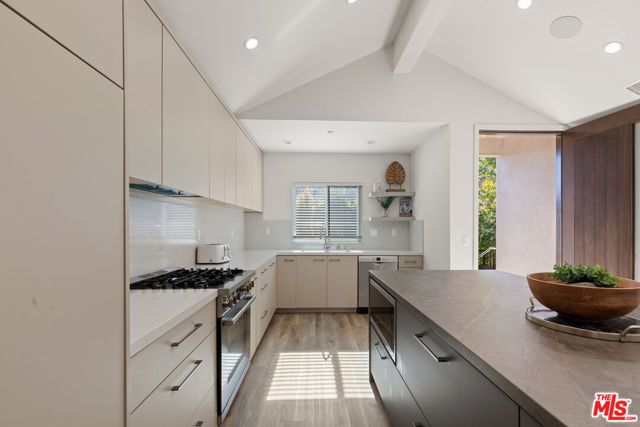 6743 Colgate Avenue, Los Angeles, CA 90048