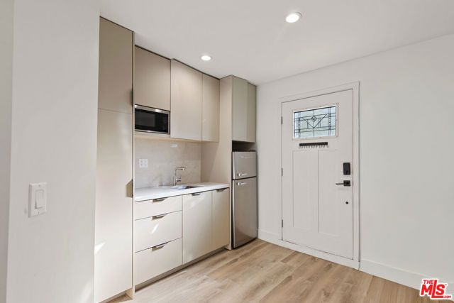 6743 Colgate Avenue, Los Angeles, CA 90048