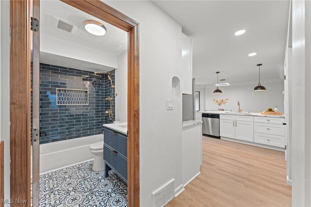 5266 Wilson Mills Road, Richmond Heights, OH 44143