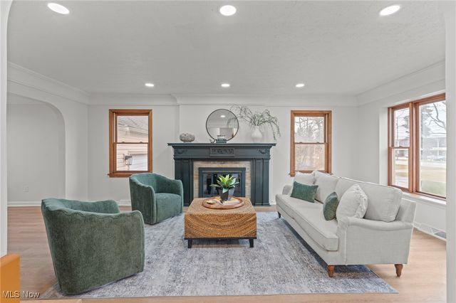 5266 Wilson Mills Road, Richmond Heights, OH 44143