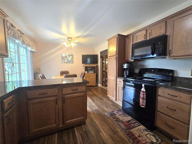 21411 Jefferson Street, Farmington, MI 48336