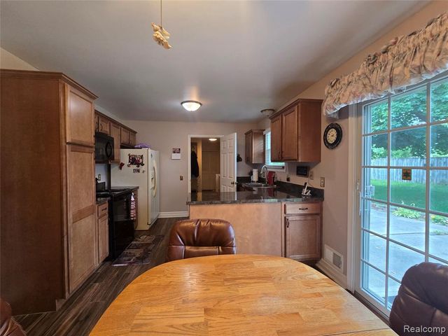 21411 Jefferson Street, Farmington, MI 48336