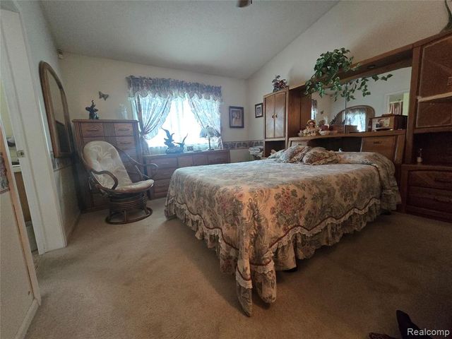 21411 Jefferson Street, Farmington, MI 48336