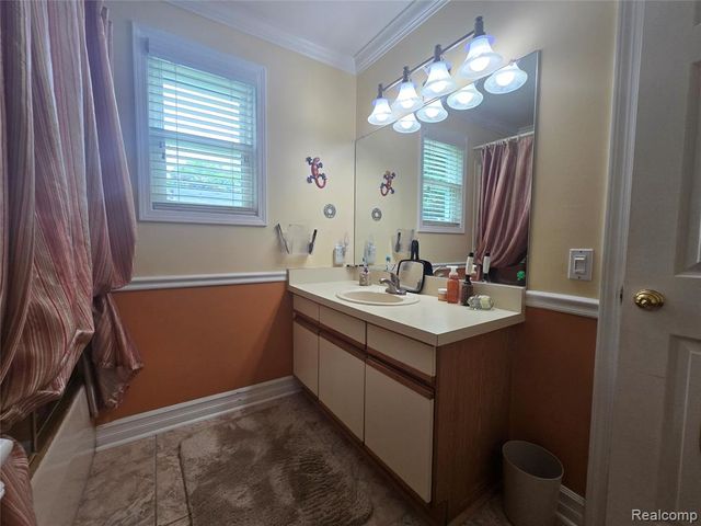 21411 Jefferson Street, Farmington, MI 48336