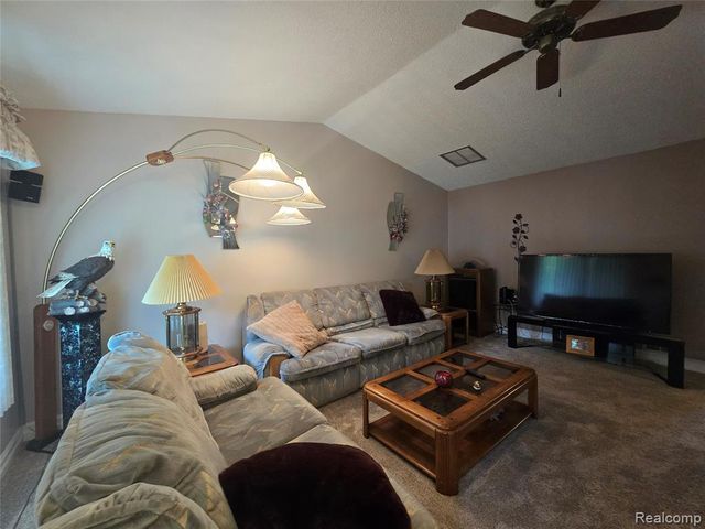 21411 Jefferson Street, Farmington, MI 48336