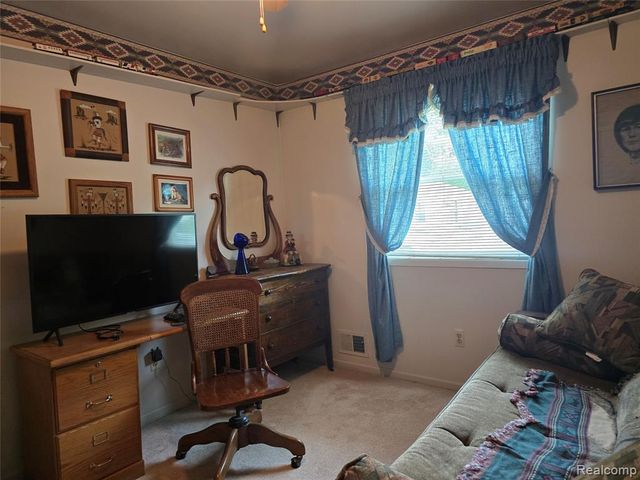 21411 Jefferson Street, Farmington, MI 48336