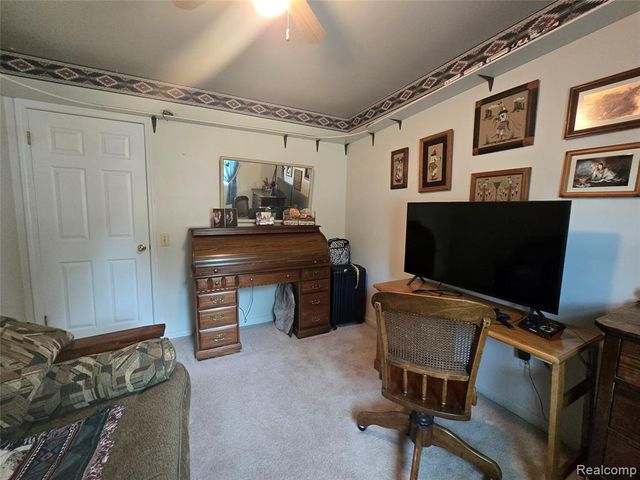 21411 Jefferson Street, Farmington, MI 48336